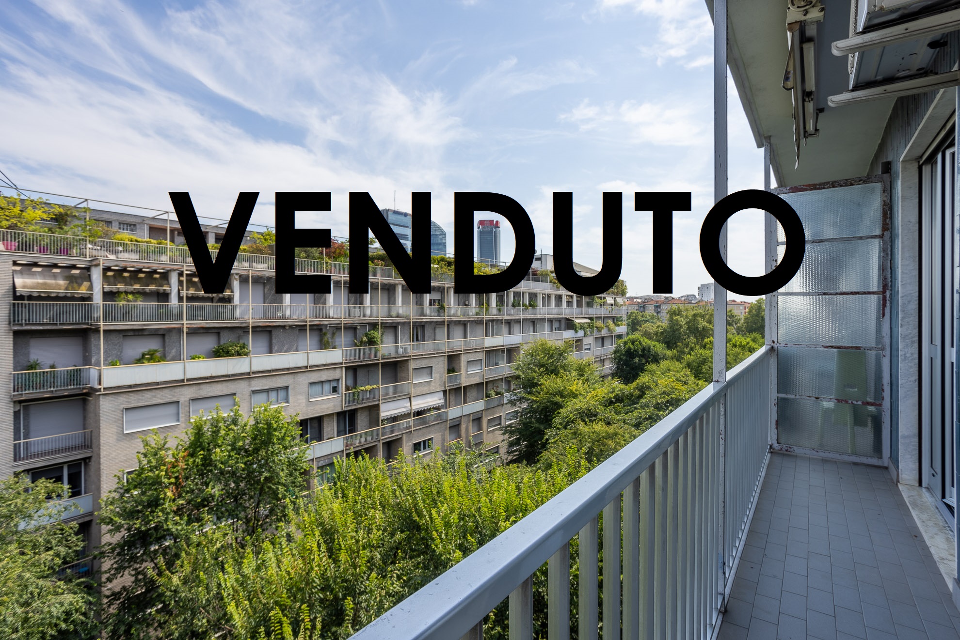 MILANO (MI), ampio  e signorile 2 locali