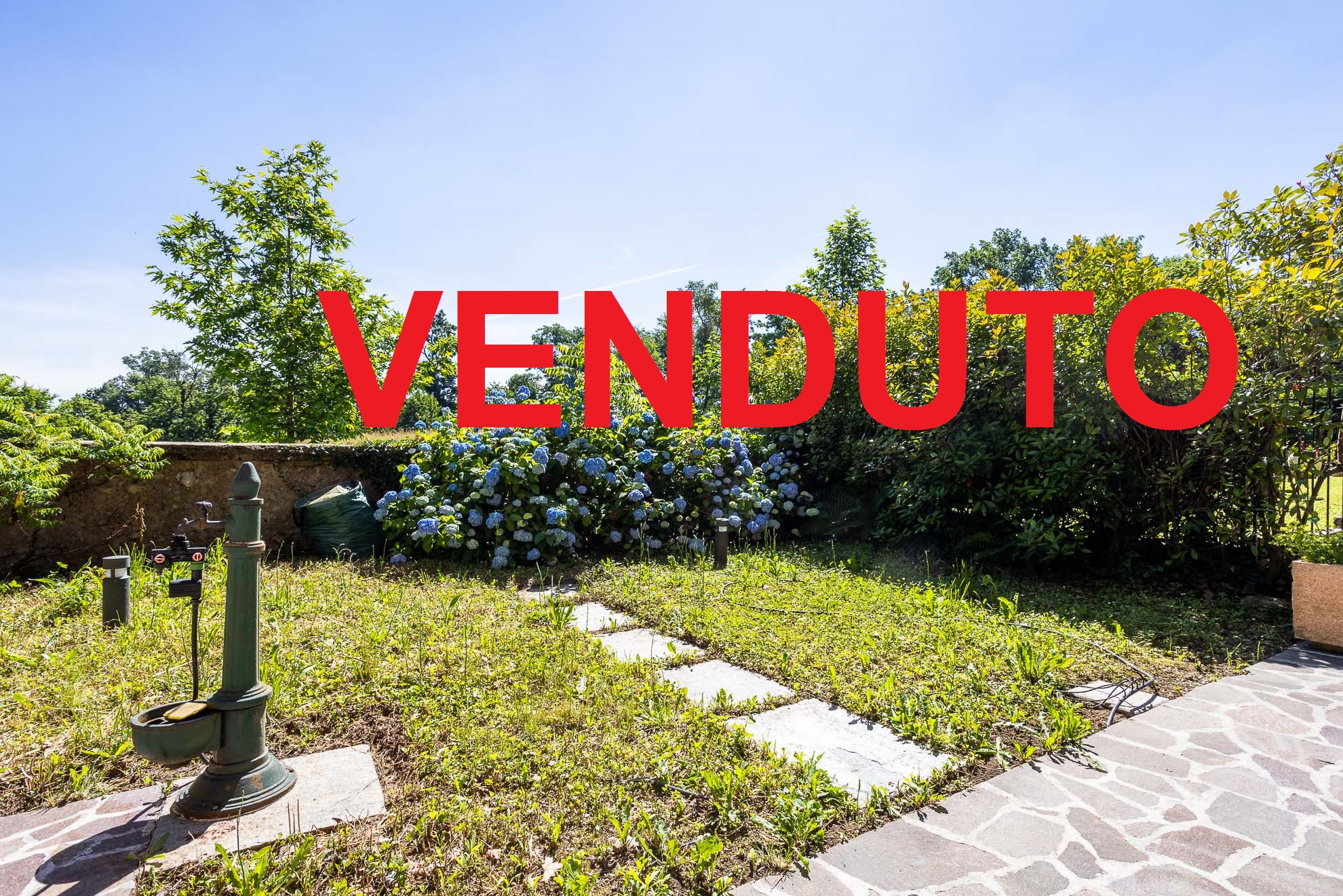BIASSONO (MB): appartamento sul parco con taverna e giardino