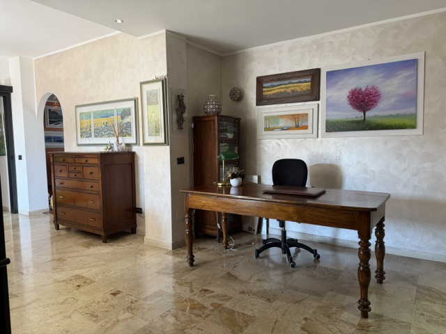 TREZZANO SUL NAVIGLIO (MI) piano alto appartamento di 135 mq.
