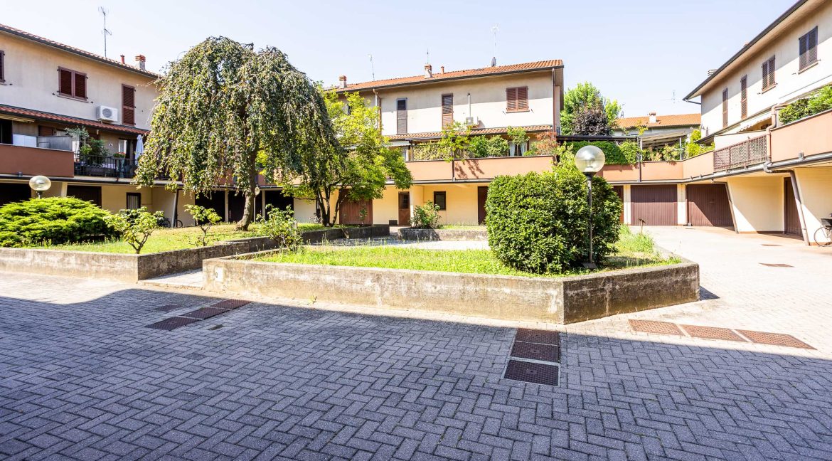 Via_Grandi-29